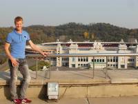 11 Kim Il-Sung stadion vanaf triomfboog
